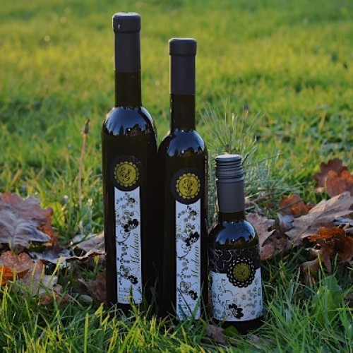 Ekološko medeno vino “Medena” - ekološka medica (0,25 l, 0,375 l ali 0,5 l) Ekološko medeno vino “Medena” - ekološka medica (0,25 l, 0,375 l ali 0,5 l)