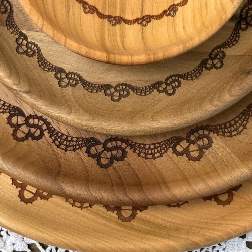 Lesen krožnik s čipko - oreh (18, 24 ali 27 cm)