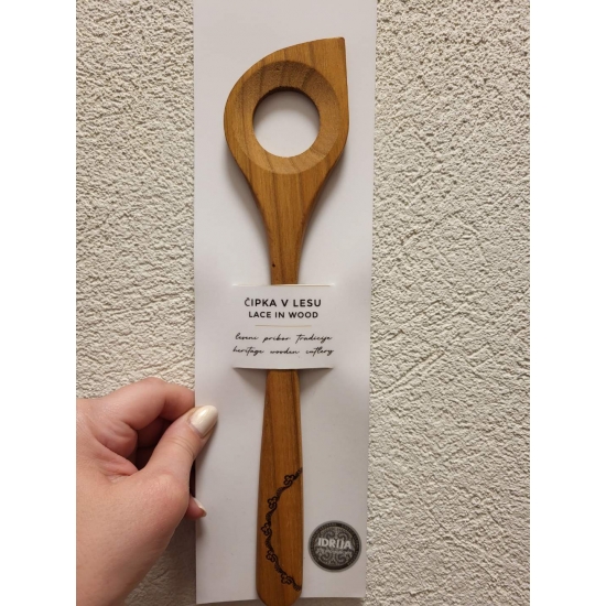 Lesena kuhalnica in žlica s čipko - več oblik (češnja)